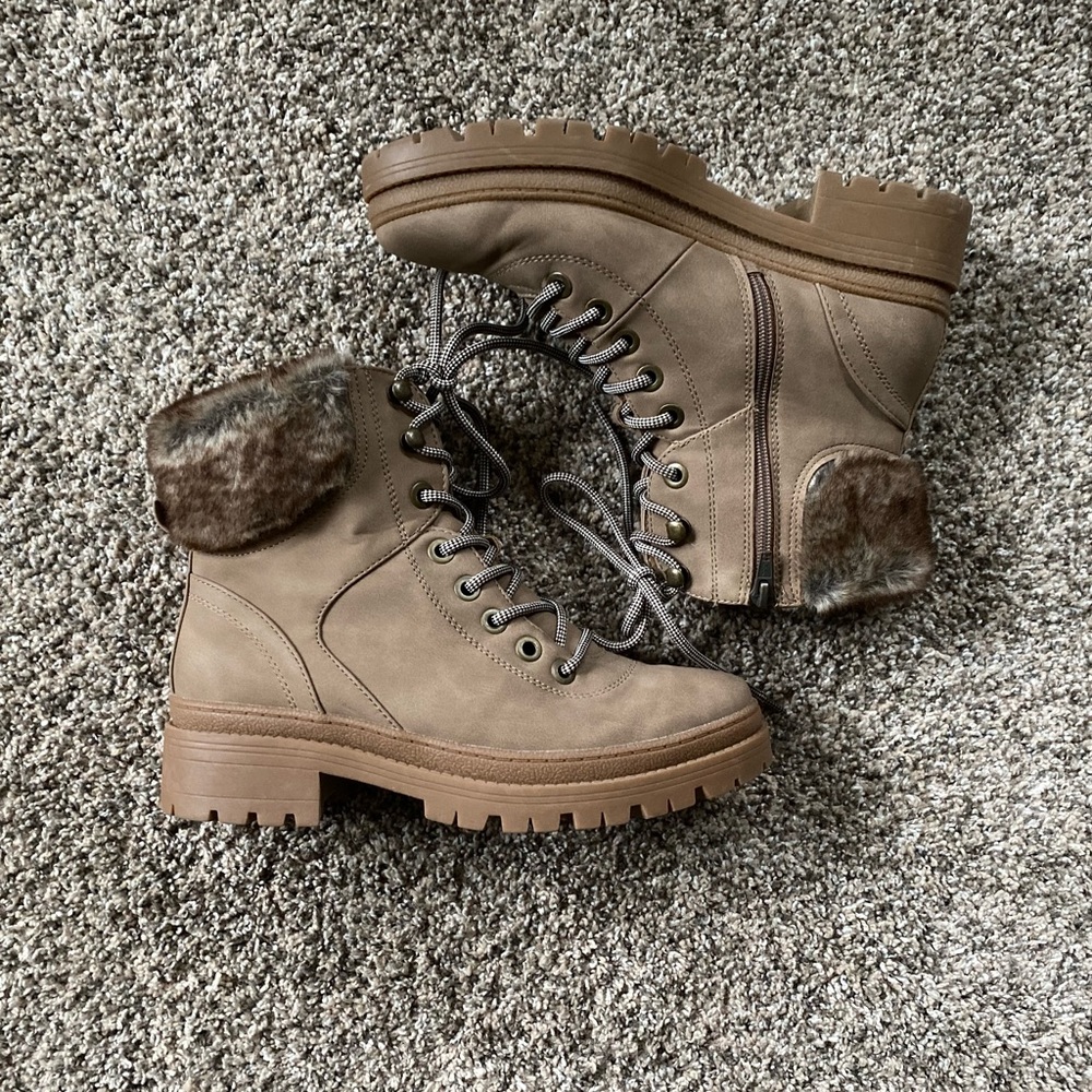 Like new Universal Thread Marissa Hiking Combat Boots